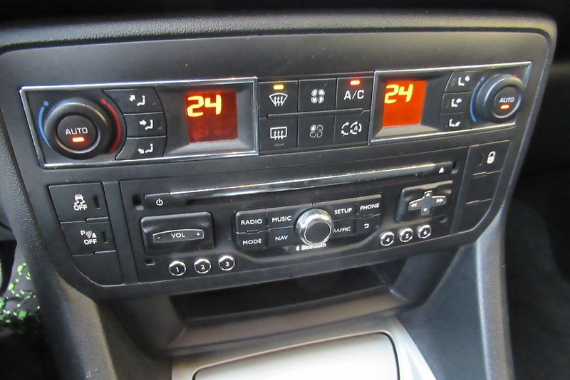 Citroën C5 2.0 HDi  AUT. KLIMA TAŽNÉ - fotka 15 z 19
