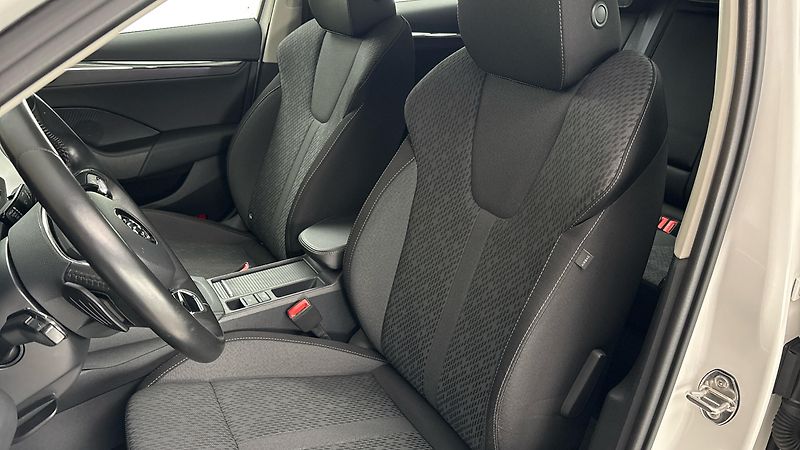 Škoda Octavia 2.0 TDI DSG Style Combi - fotka 15 z 27