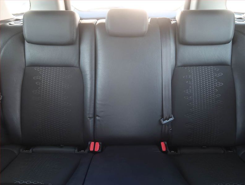 Land Rover Discovery Sport (2015) TD4, 4X4, Automat, Kůže - fotka 10 z 18