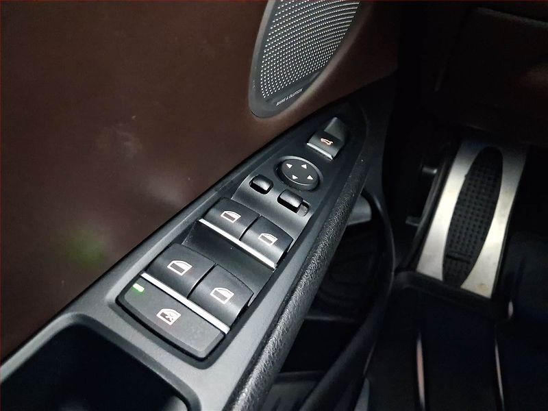 BMW X5 (2014) M Paket xDrive30d - fotka 18 z 23