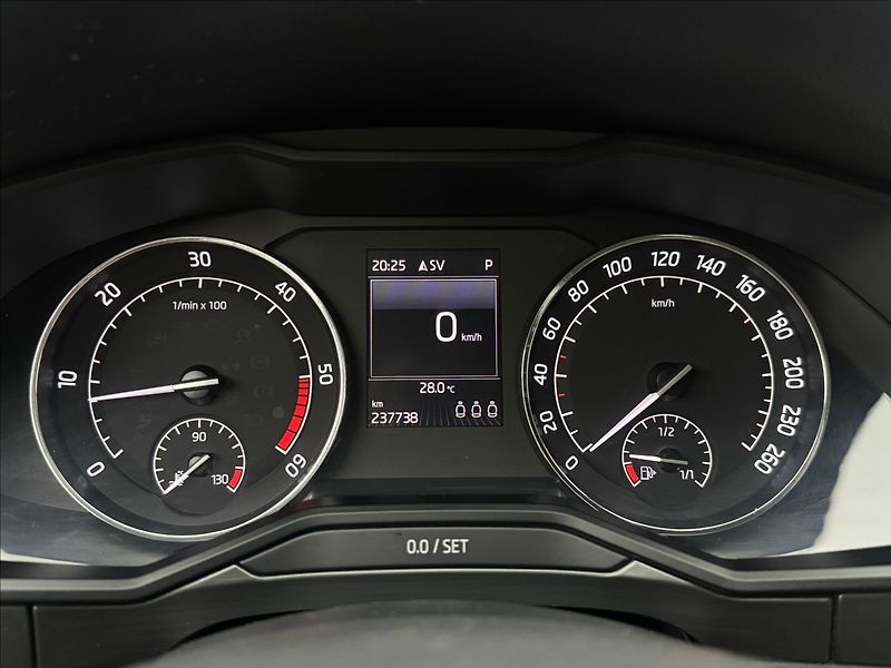 Škoda Superb 2,0 DSG STYLE+ CANTON DPH ČR - fotka 13 z 38