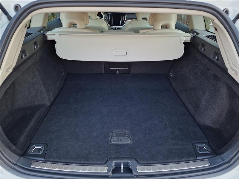 Volvo V60 D4 Cross Country AWD,ČR,1.Maj - fotka 16 z 50