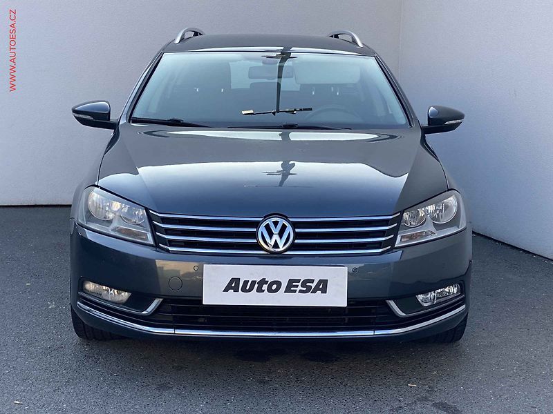 Volkswagen Passat (2013) 1.6 TDi, Comfortline, navi - fotka 2 z 18