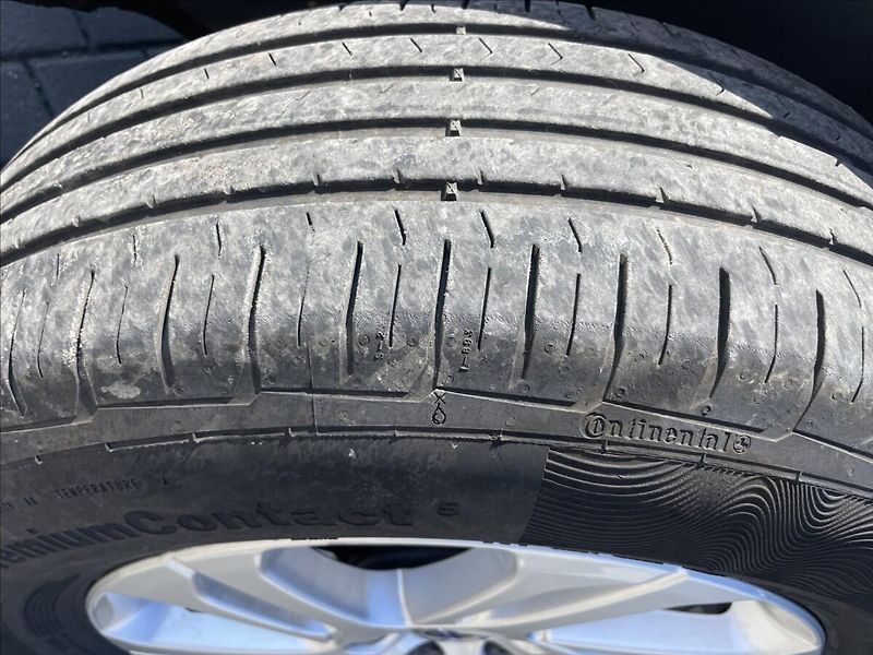 Volvo XC60 2,4 D4 Geartronic Kinetic AWD - fotka 29 z 41
