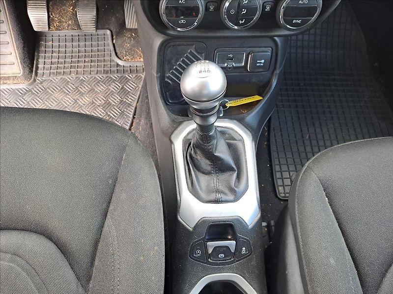 Jeep Renegade 1,4 i NOVÁ STK - fotka 14 z 15