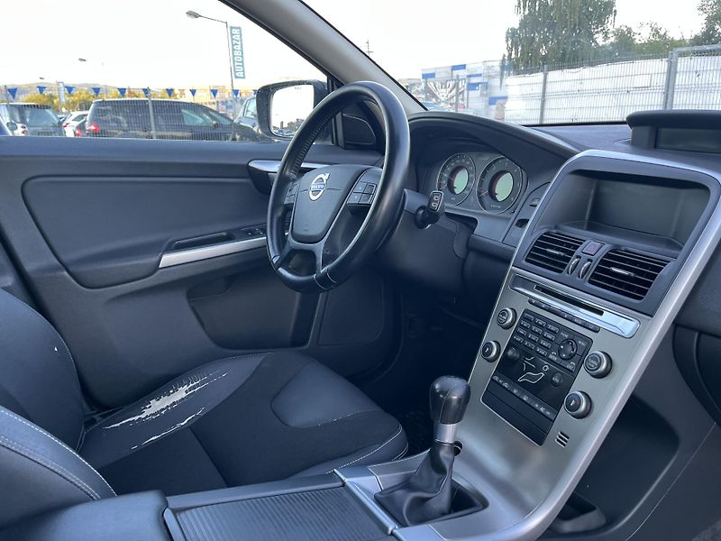 Volvo XC60 (2010) 2.4 D  129 kW - fotka 10 z 12