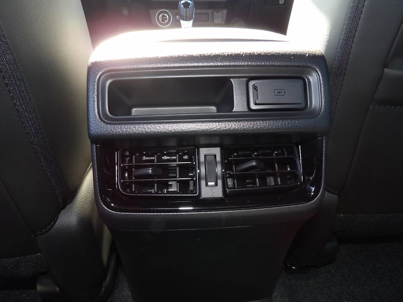 Isuzu D-Max (2026) V-Cross 1.9L 163K 4x4 6st. A/T - fotka 14 z 46
