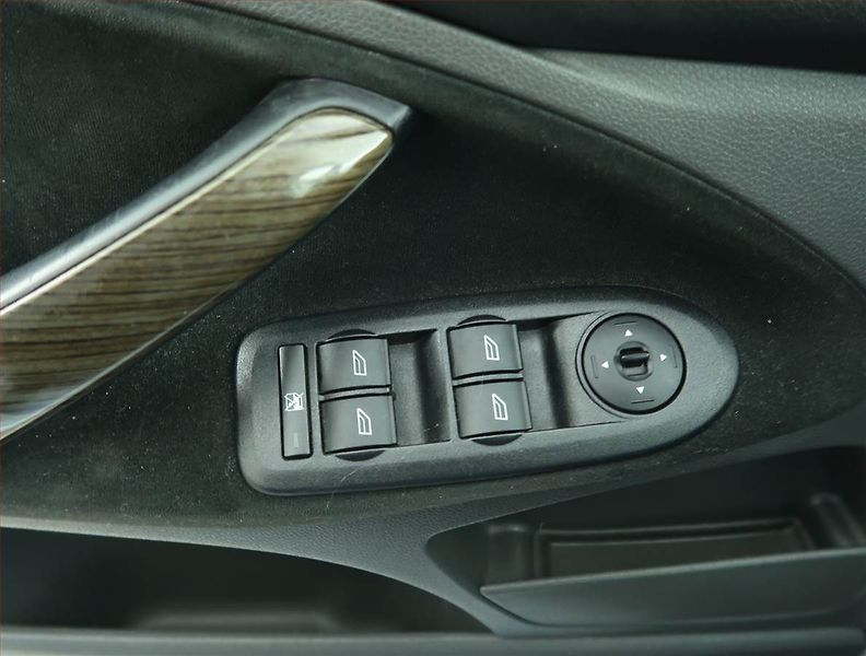 Ford C-MAX (2007) Ghia 1.6, Serv.kniha, Tempomat - fotka 14 z 14