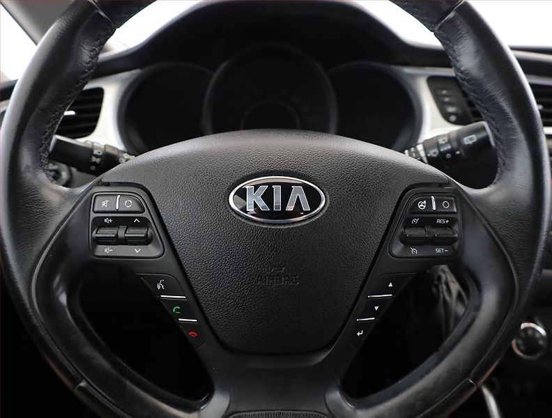 Kia Ceed (2017) 1.4 CVVT, Serv.kniha, Tempomat - fotka 8 z 17