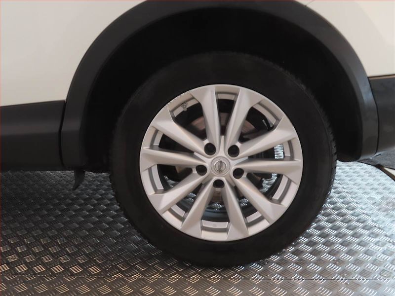 Nissan Qashqai (2015) 1.6 dCi, Automat, Serv.kniha - fotka 15 z 20