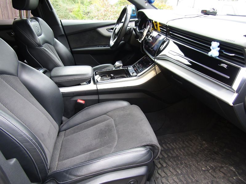 Audi Q8 (2021) 50 TDI 210kW  S-LINE - fotka 26 z 42