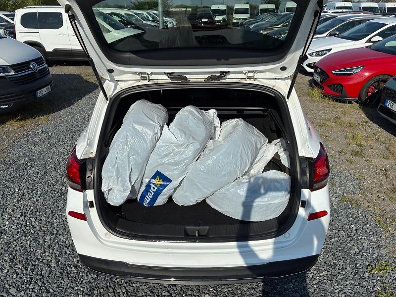 Hyundai i30 (2024) SMART 1.5T-GDI 118kW CZ DPH - fotka 6 z 11