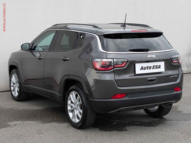 Jeep Compass (2021) 1.3 T, 2.maj,ČR, ACC, xenon - fotka 4 z 18