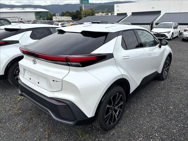 Toyota C-HR 1,8   Style HEV CVT - fotka 6 z 8