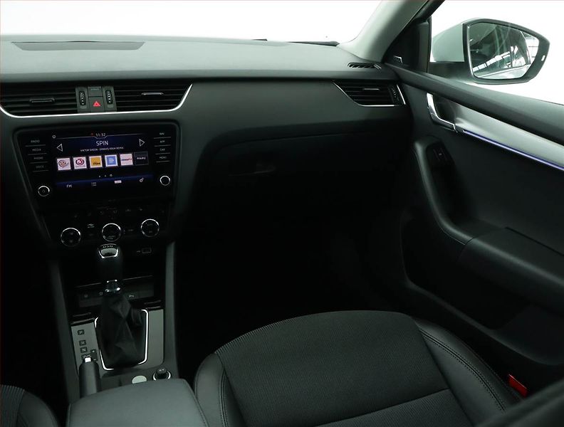 Škoda Octavia (2018) 2.0 TDI, Automat, Serv.kniha - fotka 8 z 16