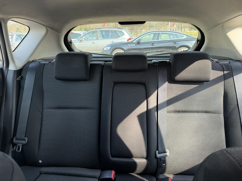 Mazda 3 2.2 D - fotka 15 z 19