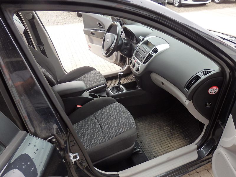 Kia Ceed 1.6 CRDI 10x AIRBAG, ZÁVĚS - fotka 12 z 16
