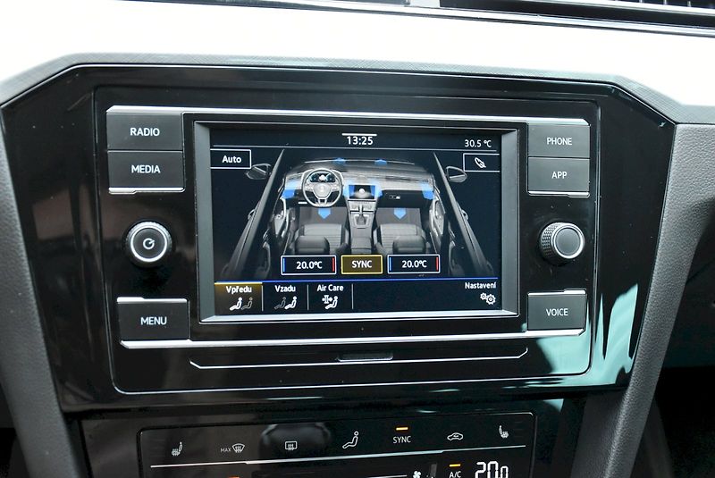 Volkswagen Passat (2021) BUSINESS 1.5 TSI 110kW - fotka 21 z 33