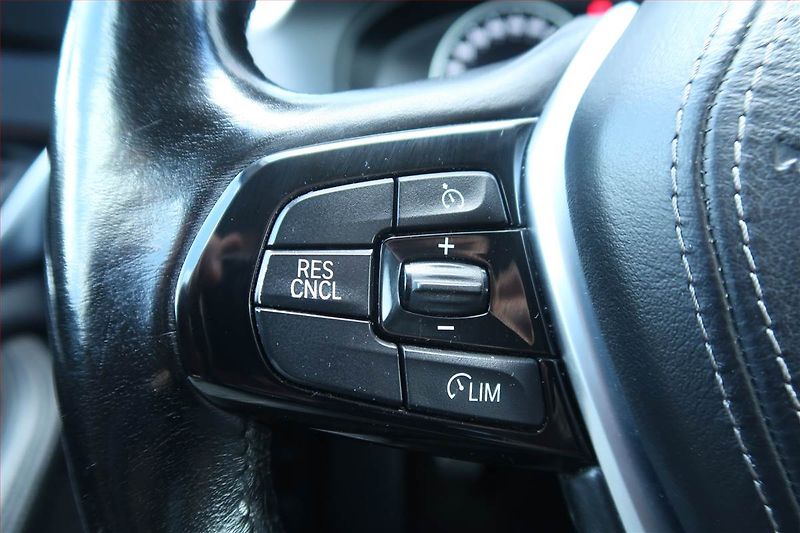 BMW Řada 5 (2017) 520d, Serv.kniha, Kůže, Navi - fotka 16 z 23