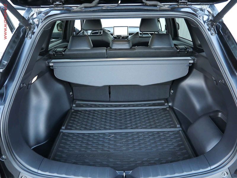 Toyota Corolla Cross (2022) 2.0 Hybrid, Premiere - fotka 7 z 26