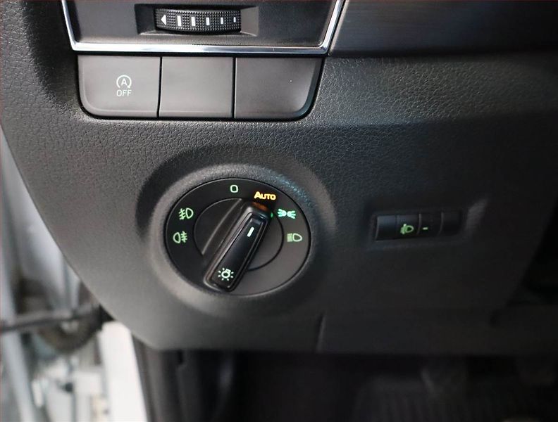 Škoda Fabia (2015) 1.2 TSI, Tempomat - fotka 17 z 18