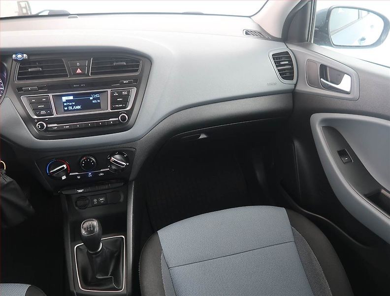 Hyundai i20 (2016) 1.2 - fotka 8 z 14