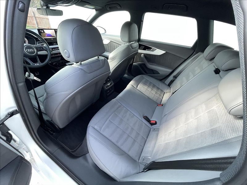Audi A4 Avant 2,0 40TDI quattro S line - fotka 16 z 22
