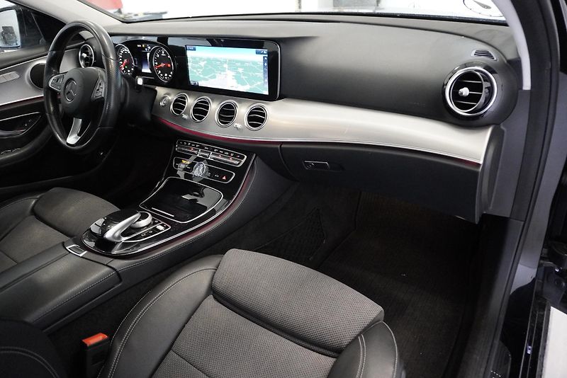 Mercedes-Benz Třídy E 3,0D V6 AUTOMAT - fotka 26 z 27