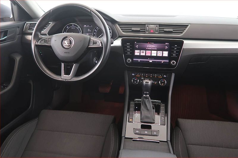 Škoda Superb (2018) 2.0 TDI, Automat, Navi - fotka 7 z 17