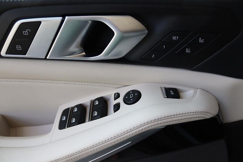 BMW X5 M50D TOP VÝBAVA 294kW DPH - fotka 19 z 50