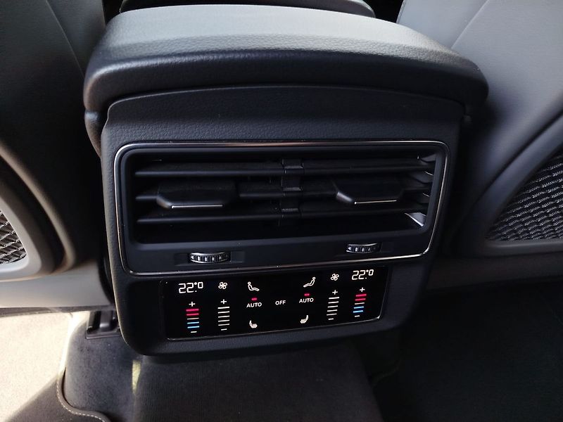 Audi Q8 50TDI Quattro S-Line, ČR, DPH - fotka 28 z 31