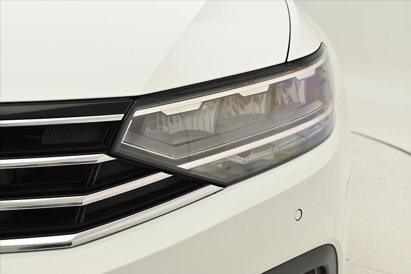 Volkswagen Passat 2,0 TDI 110 kW DSG Elegance Zá - fotka 31 z 33