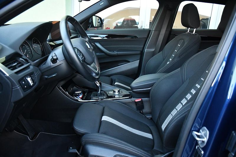 BMW X2 xDrive20d TAŽNÉ ČR PANO 1M HUD - fotka 13 z 38
