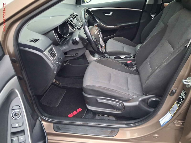Hyundai i30 (2014) 1.6GDi, 1.maj,ČR, Výhř.sed. - fotka 9 z 16