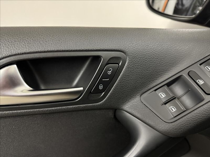 Volkswagen Tiguan 2,0 110kW 4X4 NAVI SERVIS TZ - fotka 31 z 41