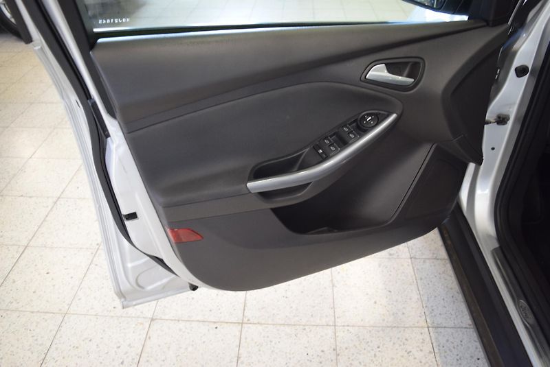 Ford Focus 1.6 TDCI CEBIE - fotka 19 z 34