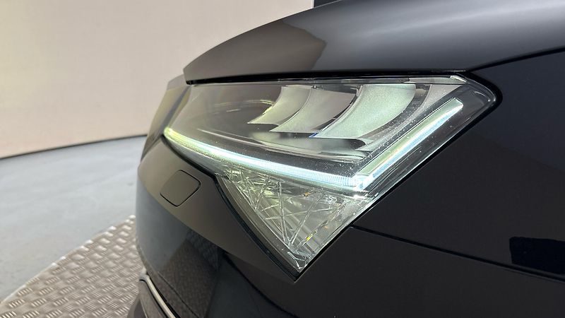 Škoda Superb 2.0 TDI DSG Style Combi - fotka 18 z 28