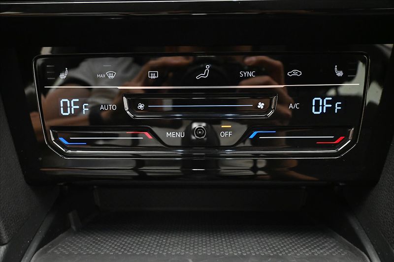 Volkswagen Passat 2,0 TDI 110 kW DSG Business Zá - fotka 21 z 32