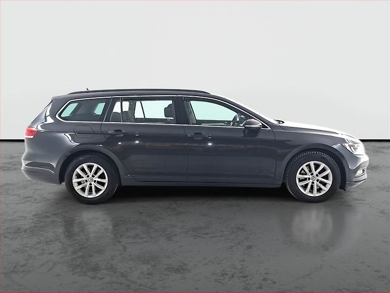 Volkswagen Passat (2017) 2.0 TDI, Automat, Navi - fotka 6 z 21
