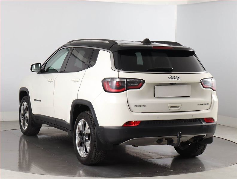 Jeep Compass (2019) 1.4 MultiAir, 4X4, Automat - fotka 4 z 25