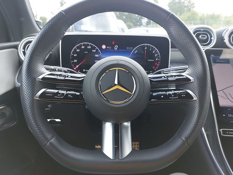 Mercedes-Benz GLC 300de AMG 4Matic - fotka 18 z 26