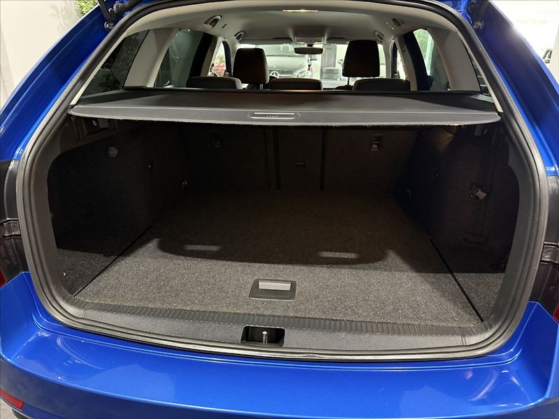 Škoda Octavia 2,0   TDI 110 kW DRIVE LED ACC - fotka 26 z 38