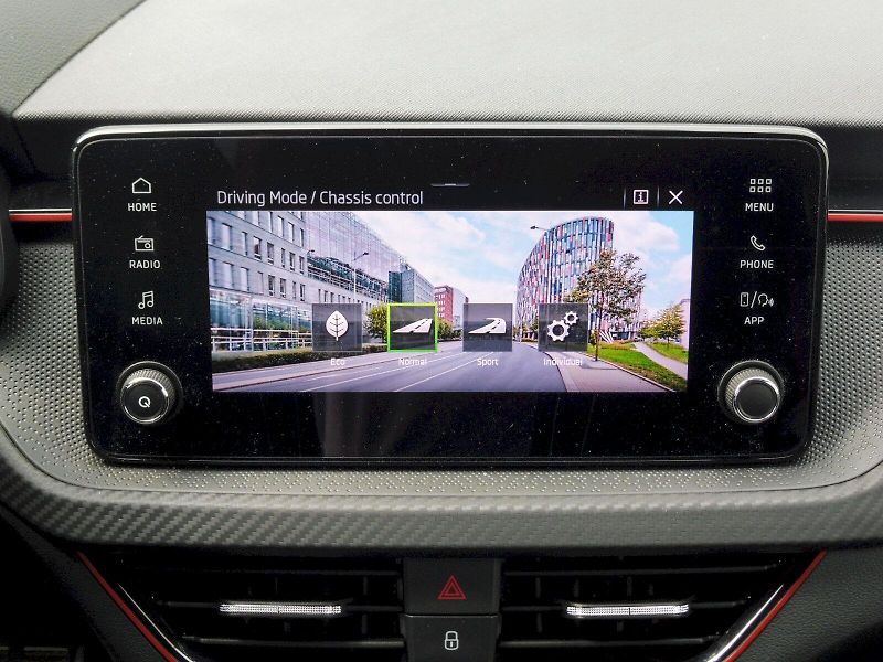 Škoda Kamiq (2025) Monte Carlo 1,5 TSI 110kW DSG - fotka 13 z 30