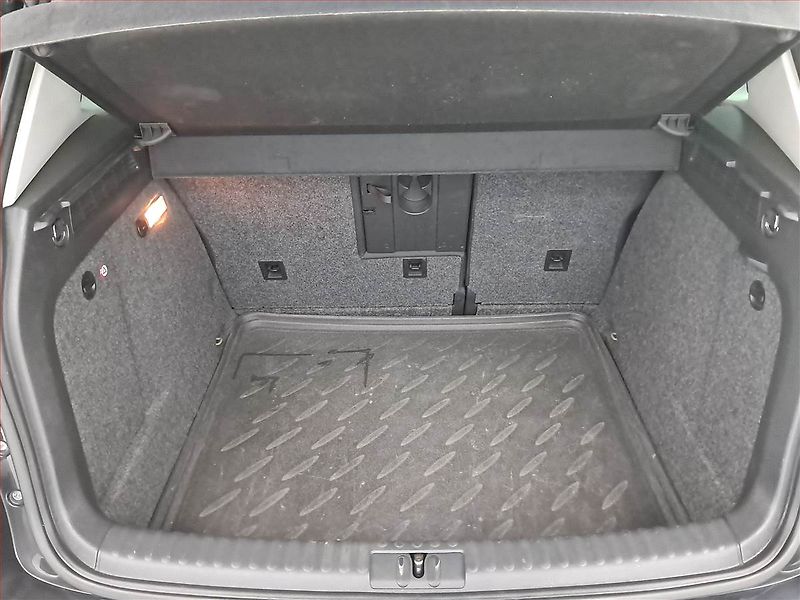 Volkswagen Tiguan (2009) 2.0 TDI, 4X4, ČR,1.maj - fotka 13 z 17