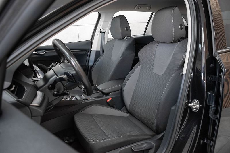 Škoda Octavia 2.0TDI 110kW REZERVACE - fotka 10 z 39
