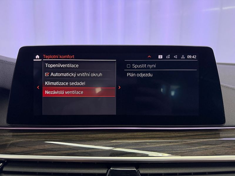 BMW Řada 5 540i 250KW, LUXURY LINE, VENTI - fotka 18 z 28