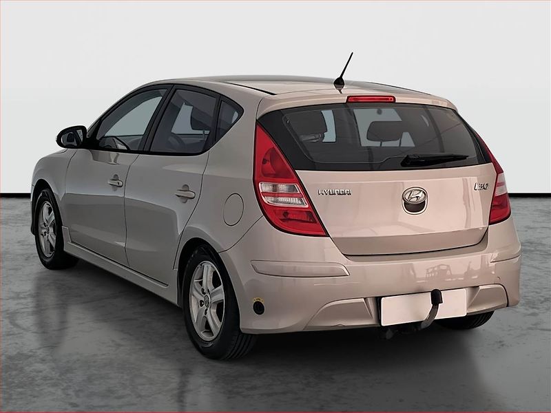 Hyundai i30 (2011) 1.4 CVVT, LPG, po STK, Tažné - fotka 4 z 16