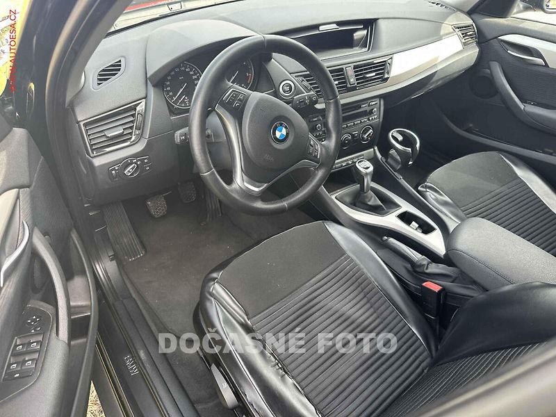 BMW X1 (2015) 2.0d xDrive, ČR, AC, park - fotka 3 z 3