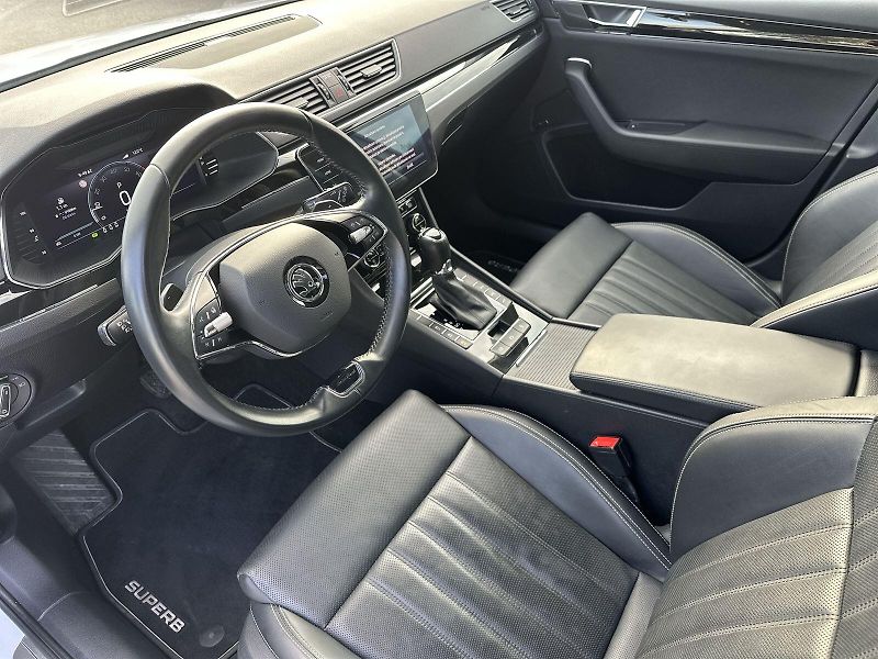 Škoda Superb (2023) Combi 2.0 TSI DSG L&K - fotka 6 z 38