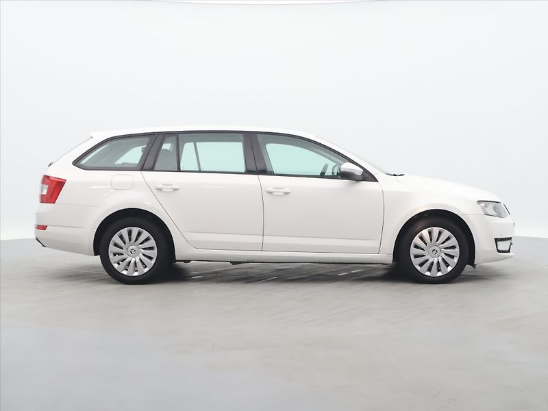 Škoda Octavia 1,6 TDi 81kW DSG Ambition CZ - fotka 8 z 12